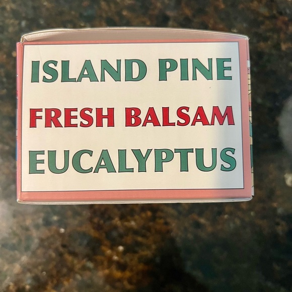 Postcards Scented Christmas Candle Mele Kalikimaka Holiday Edition new in box - Picture 6 of 7